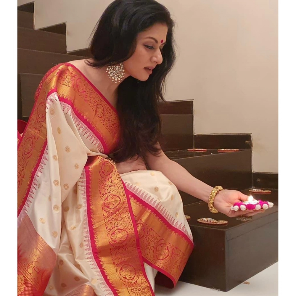 PID-63132-Generic-Women-s-Soft-Lichi-Silk-Jacquard-Work-Saree-With-Unstitched-Blouse-5-5-Mtr-White-1-1000x1000-1.webp