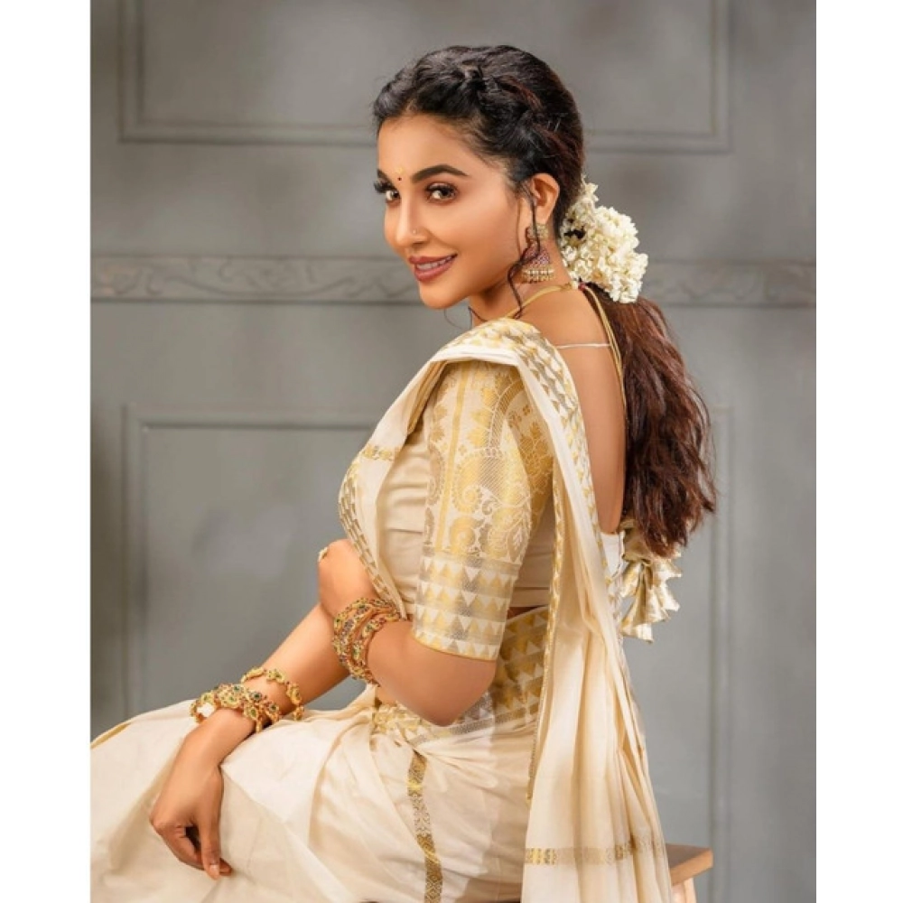 PID-63157-Generic-Women-s-Soft-Lichi-Silk-Jacquard-Work-Saree-With-Unstitched-Blouse-5-5-Mtr-White-1-1000x1000-1.webp